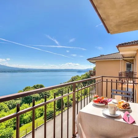 The Golden View: 2-bed W/ Ac - Happy *