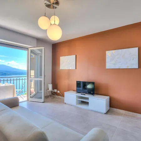 The Golden View: 2-bed W/ Ac - Happy Lejlighed