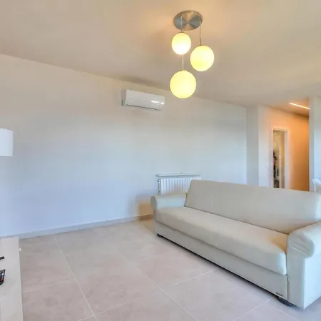 The Golden View: 2-bed W/ Ac - Happy Lejlighed