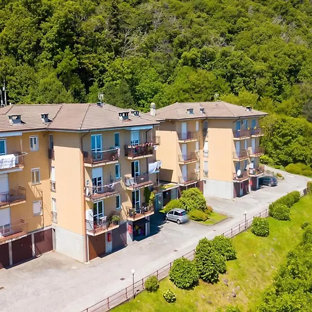 The Golden View: 2-bed W/ Ac - Happy *