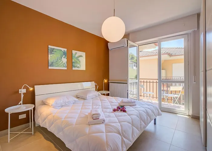 The Golden View - Happy *